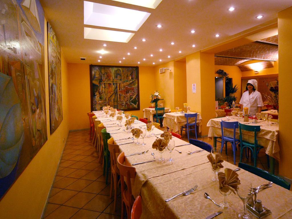 Albergo Ristorante Corsini Pavullo nel Frignano Eksteriør billede