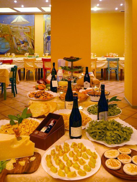 Albergo Ristorante Corsini Pavullo nel Frignano Eksteriør billede