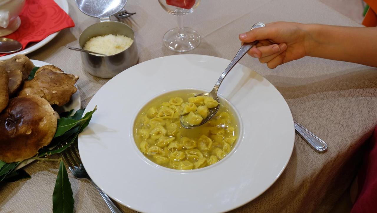 Albergo Ristorante Corsini Pavullo nel Frignano Eksteriør billede